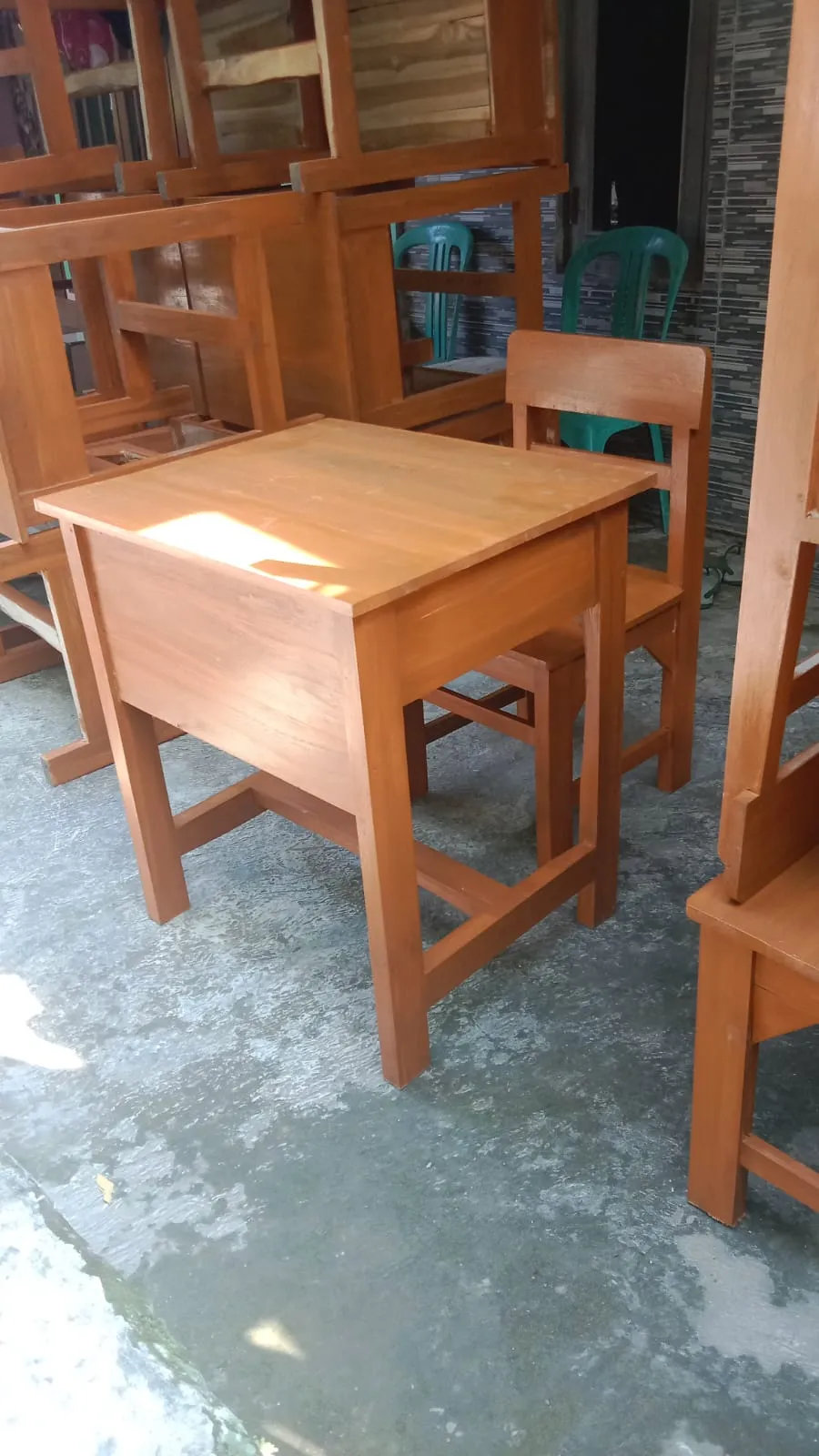 Koleksi Meja dan Kursi Cipta Jaya Furniture